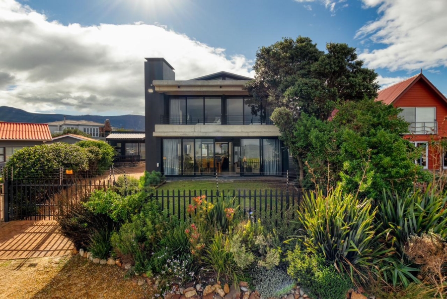 5 Bedroom Property for Sale in Sandbaai Western Cape